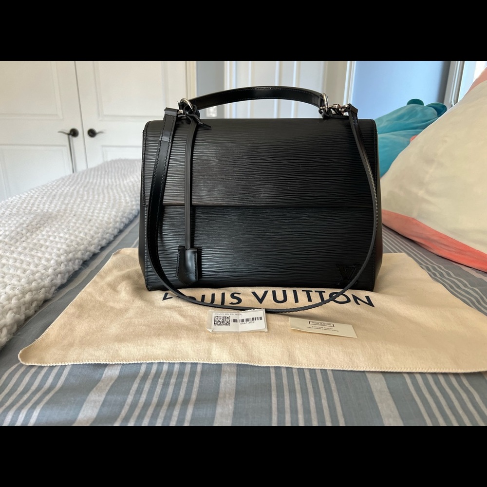 Louis Vuitton Cluny MM Epi Leather Bag
